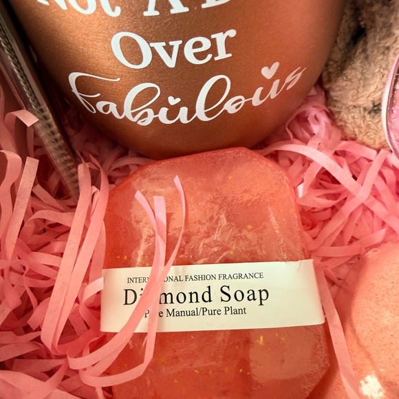 Fabulous 7 piece Gift Set with Pink rose - Picture 4 of 7